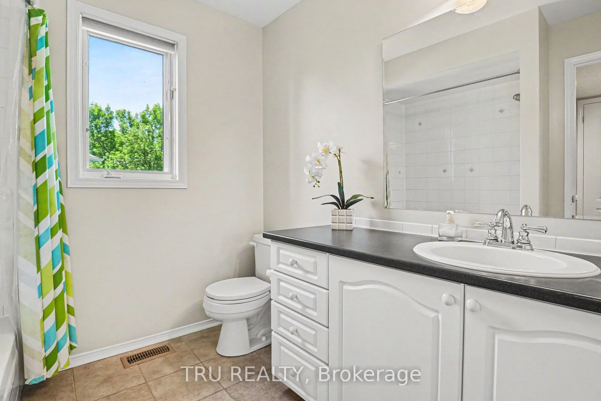 Photo 26 of 40 Cimarron Crescent, Ottawa, Centrepointe — HOMEH