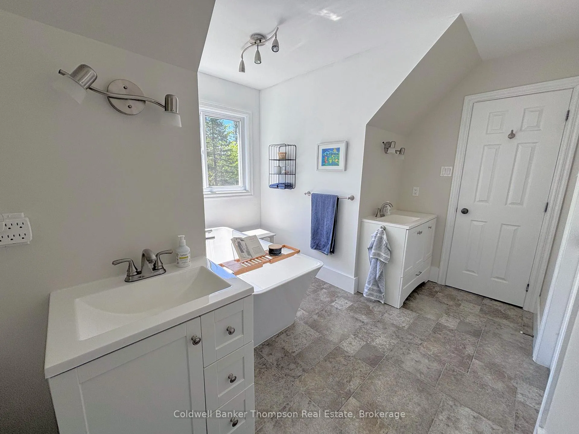 Photo 6 of 1132 Stanley Road, Bracebridge, Macaulay — HOMEH