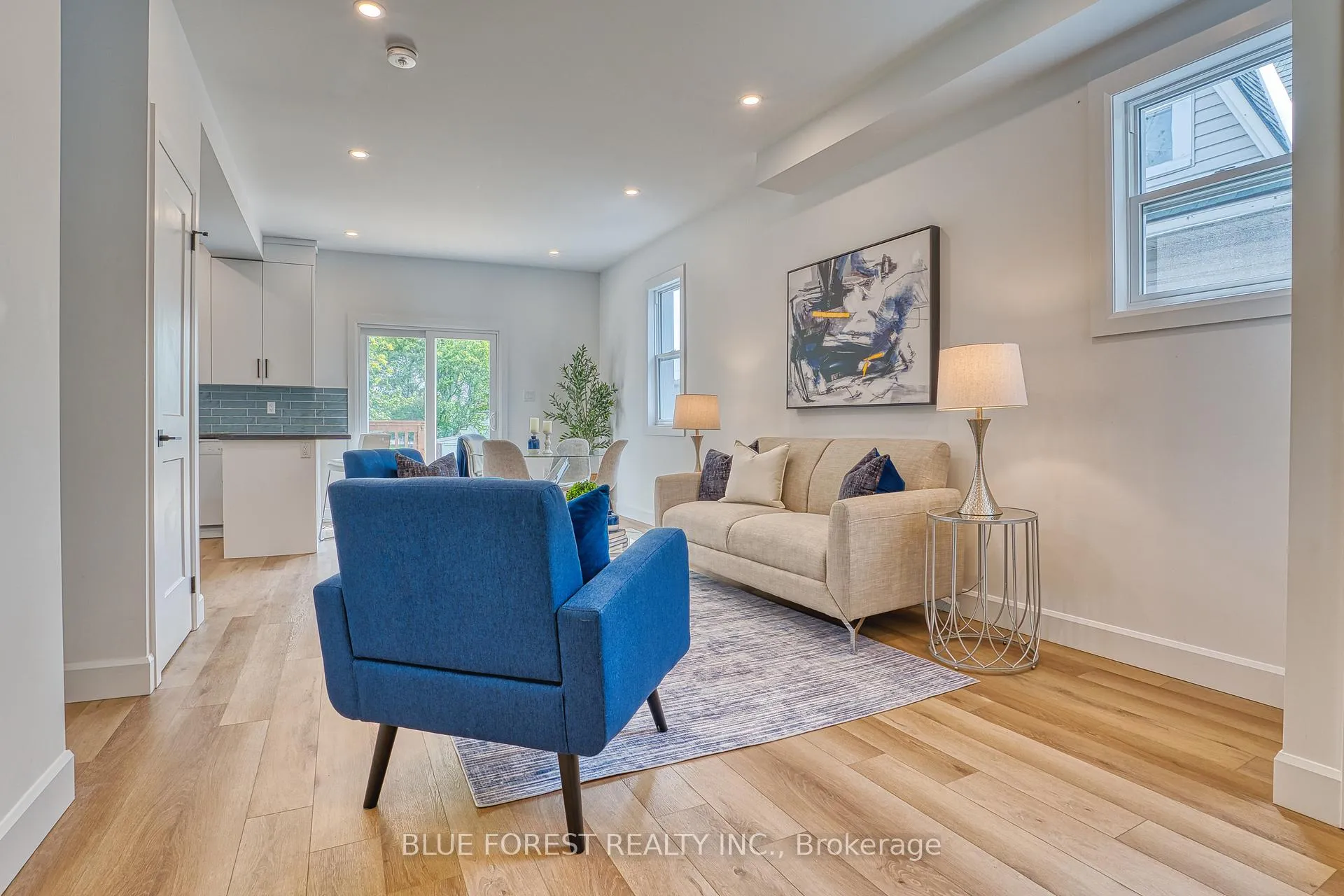 Photo 5 of 471 Albert Street, Stratford — HOMEH