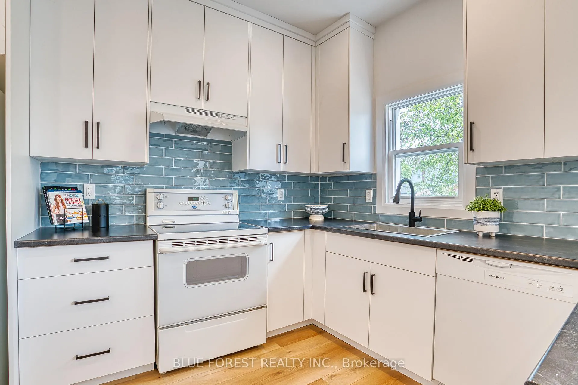 Photo 9 of 471 Albert Street, Stratford — HOMEH