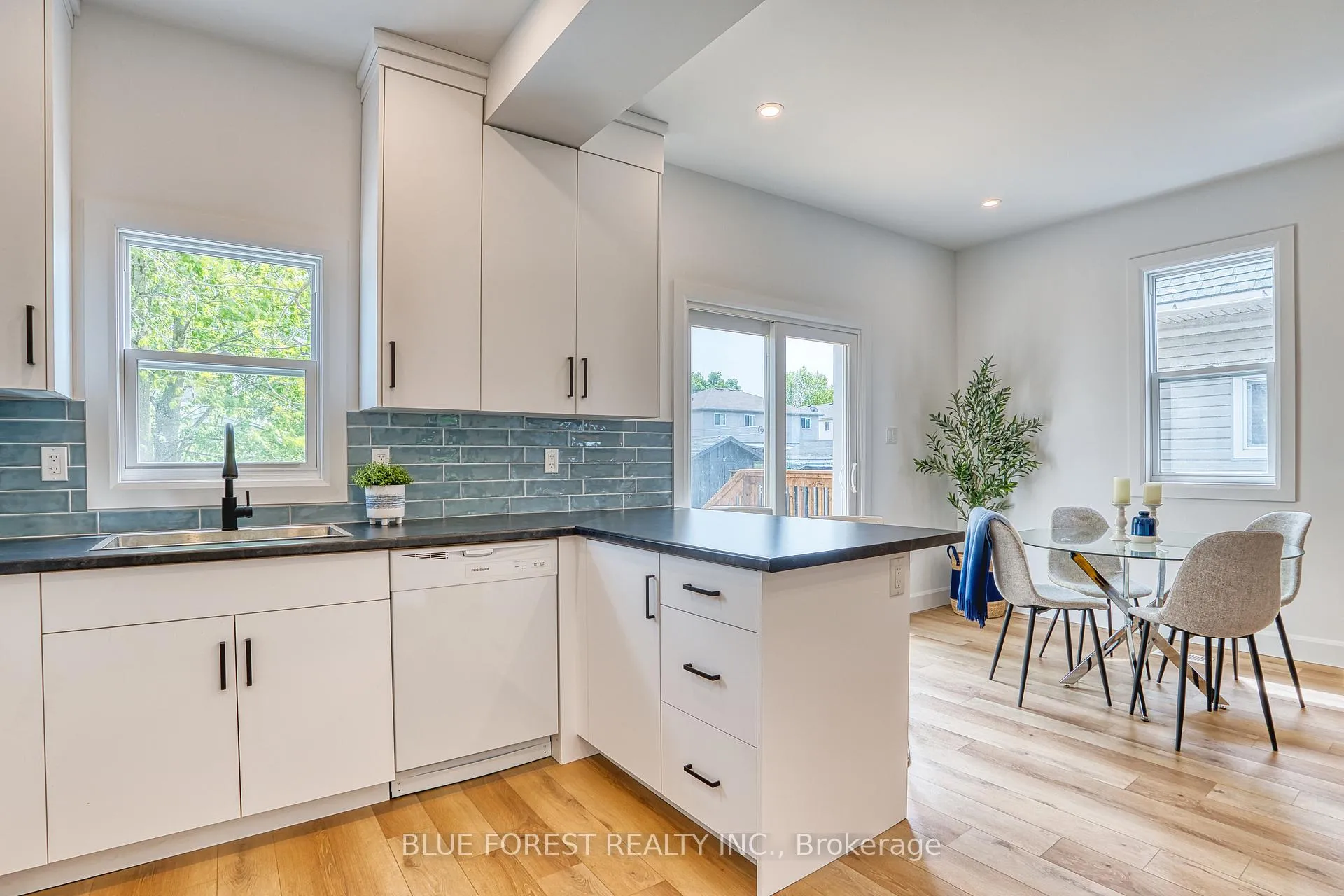 Photo 10 of 471 Albert Street, Stratford — HOMEH