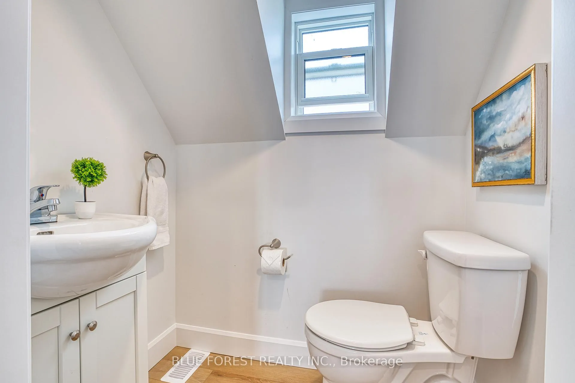 Photo 16 of 471 Albert Street, Stratford — HOMEH
