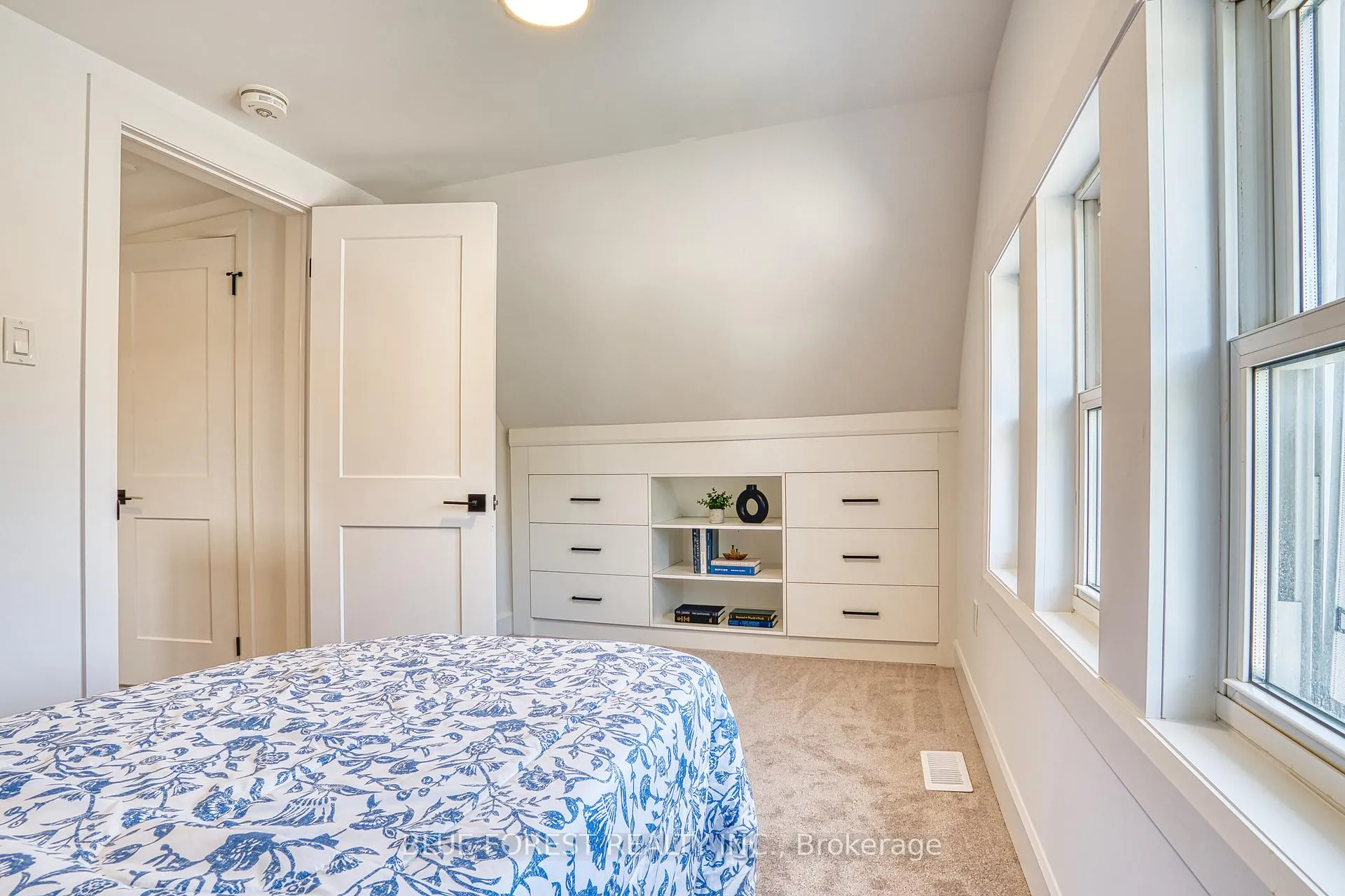 Photo 18 of 471 Albert Street, Stratford — HOMEH