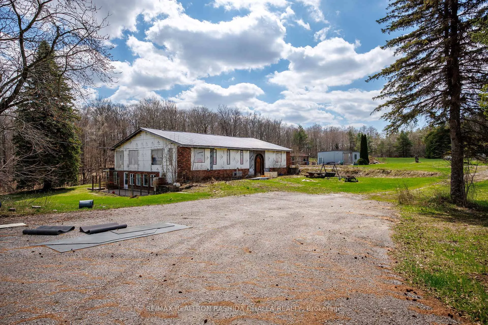 Photo 5 of 443 Goodwood Road, Uxbridge, Rural Uxbridge — HOMEH