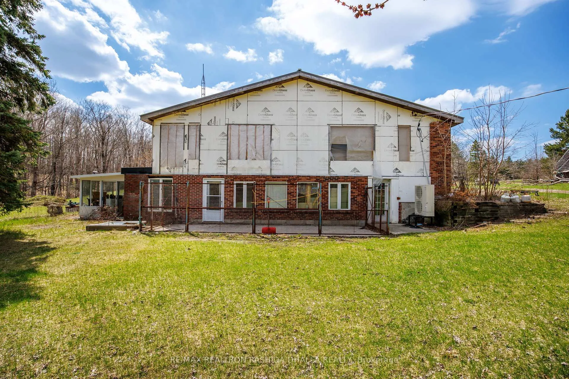 Photo 8 of 443 Goodwood Road, Uxbridge, Rural Uxbridge — HOMEH