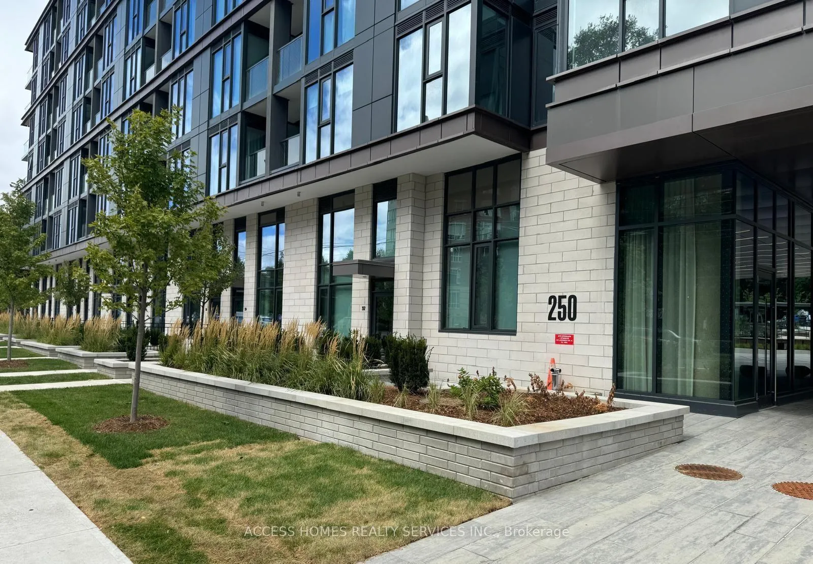 Front of Unit 414, 250 Lawrence Avenue W