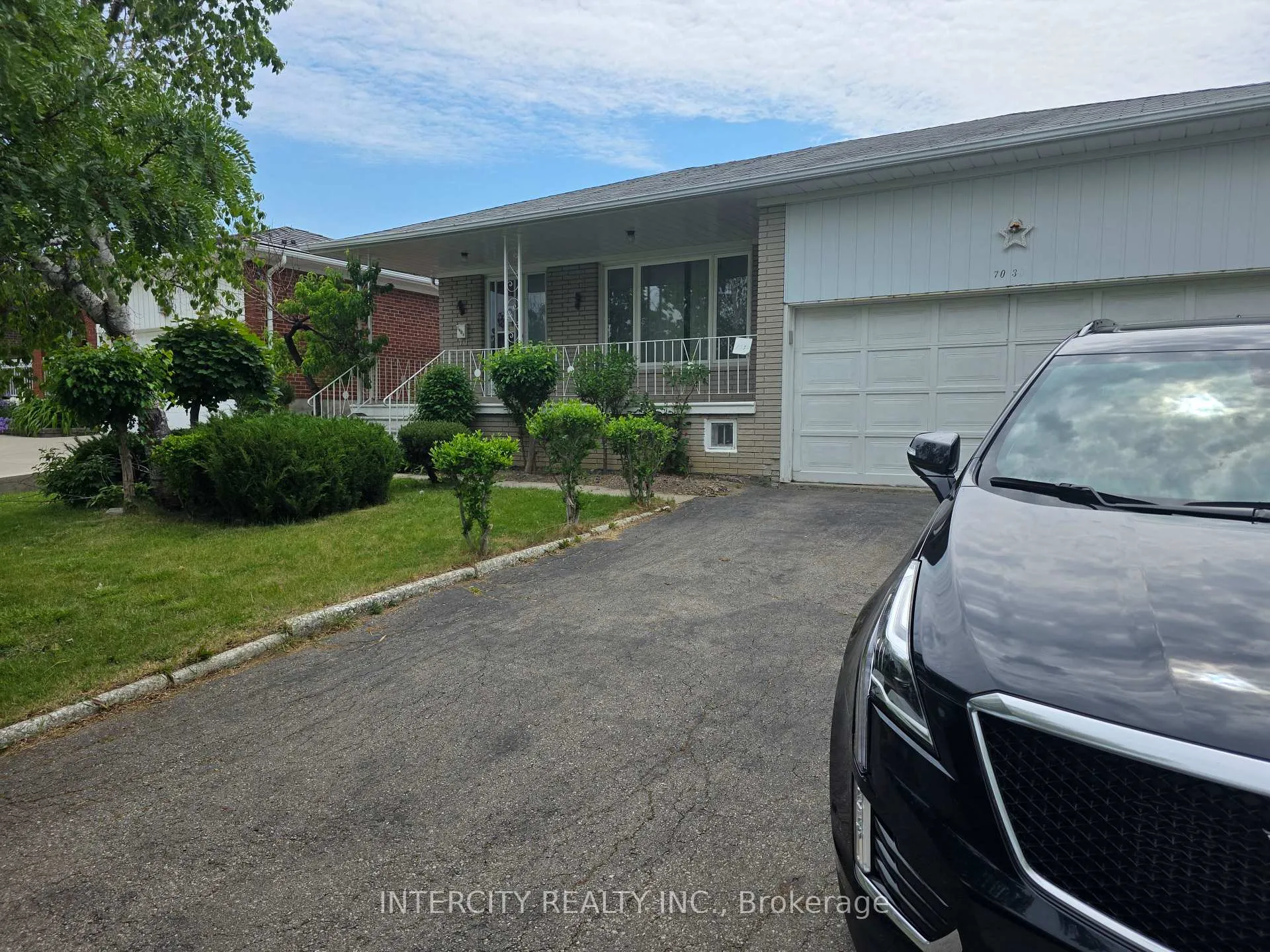 Photo 4 of 7030 Darcel Avenue, Mississauga, Malton — HOMEH