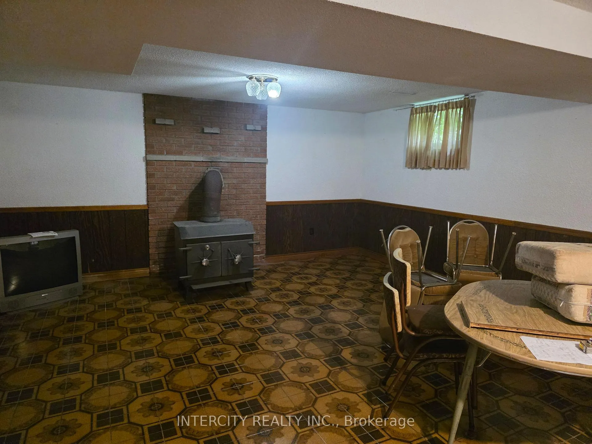 Photo 12 of 7030 Darcel Avenue, Mississauga, Malton — HOMEH