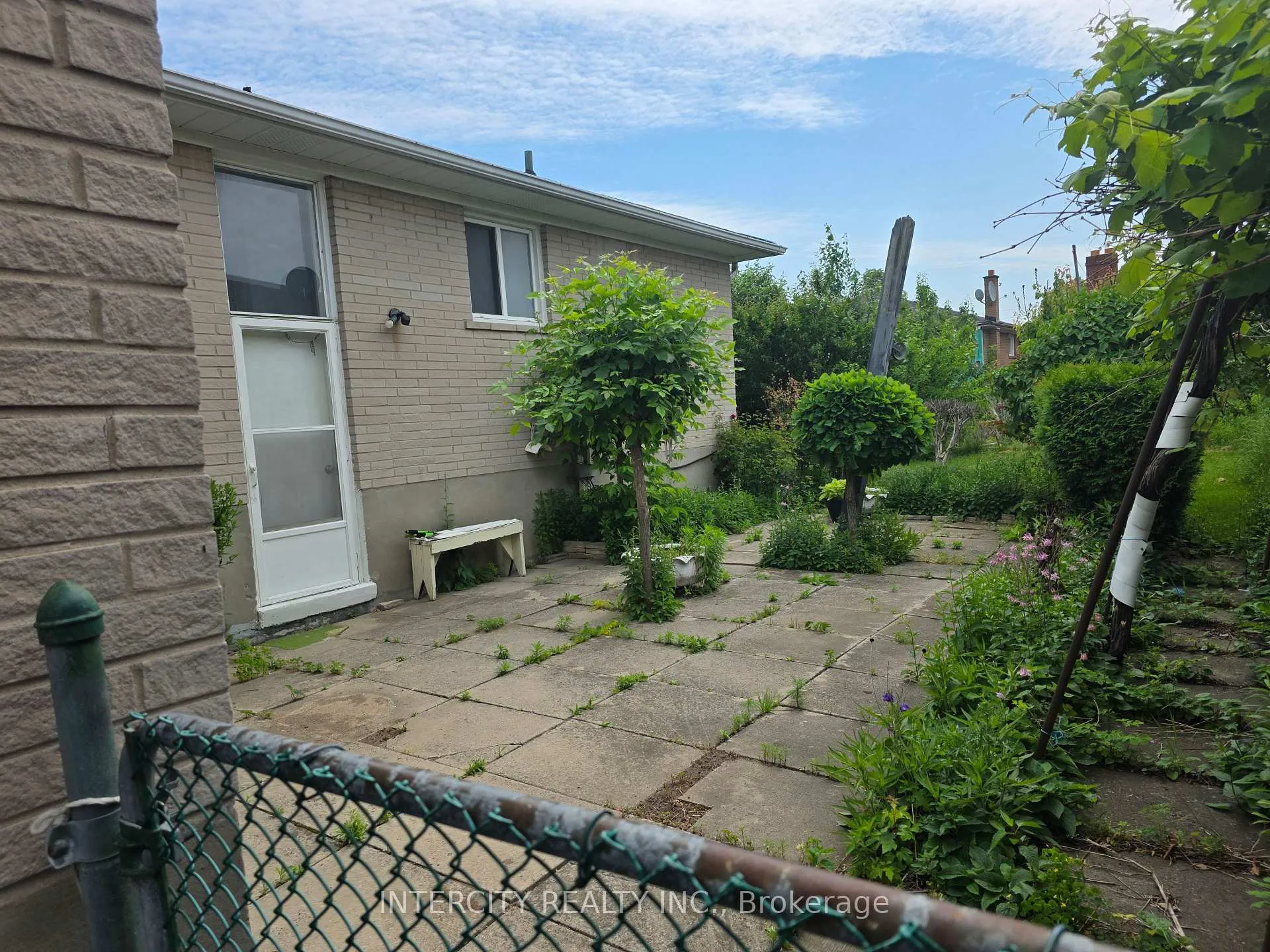 Photo 20 of 7030 Darcel Avenue, Mississauga, Malton — HOMEH