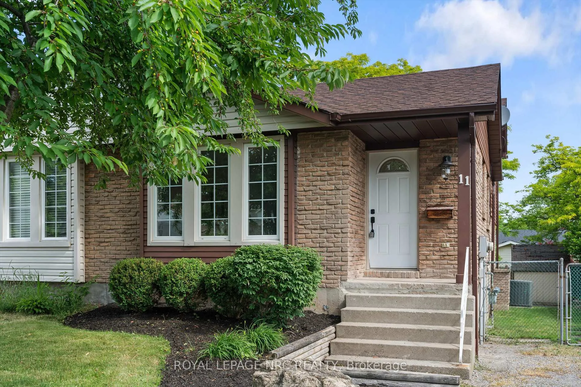 Photo 1 of 11 Dianne Drive, St. Catharines, Secord Woods — HOMEH