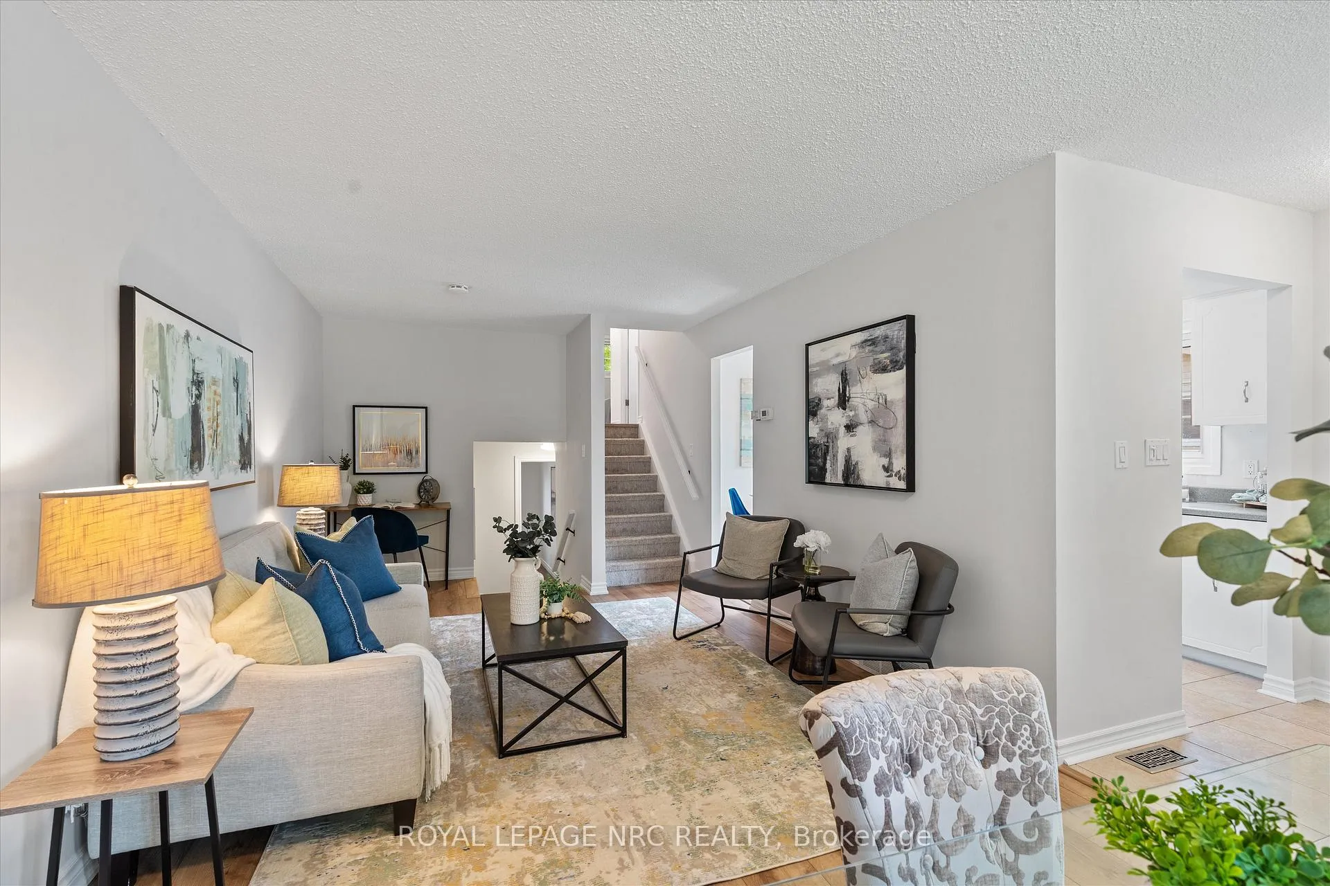 Photo 10 of 11 Dianne Drive, St. Catharines, Secord Woods — HOMEH