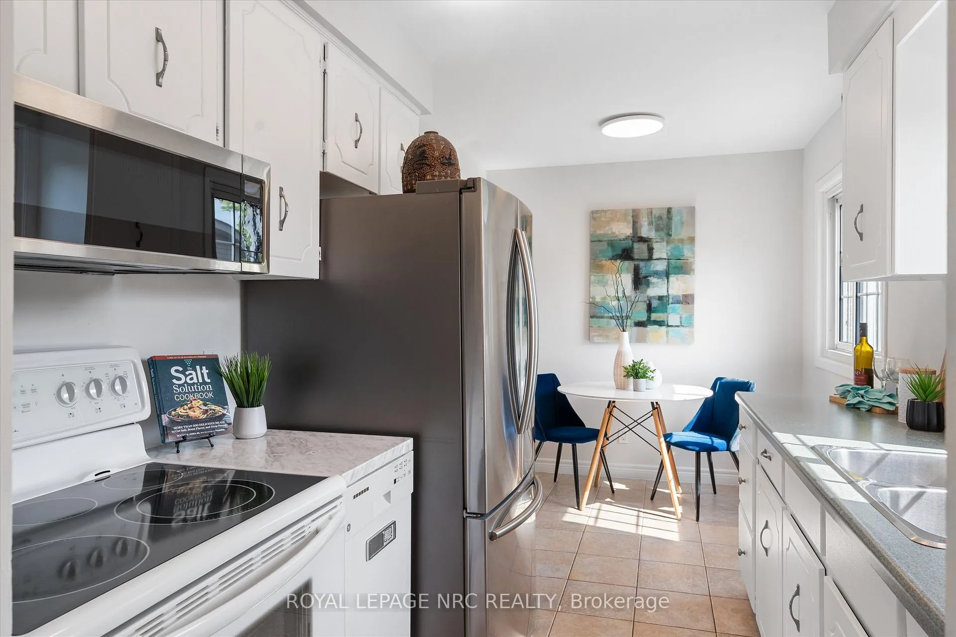 Photo 13 of 11 Dianne Drive, St. Catharines, Secord Woods — HOMEH
