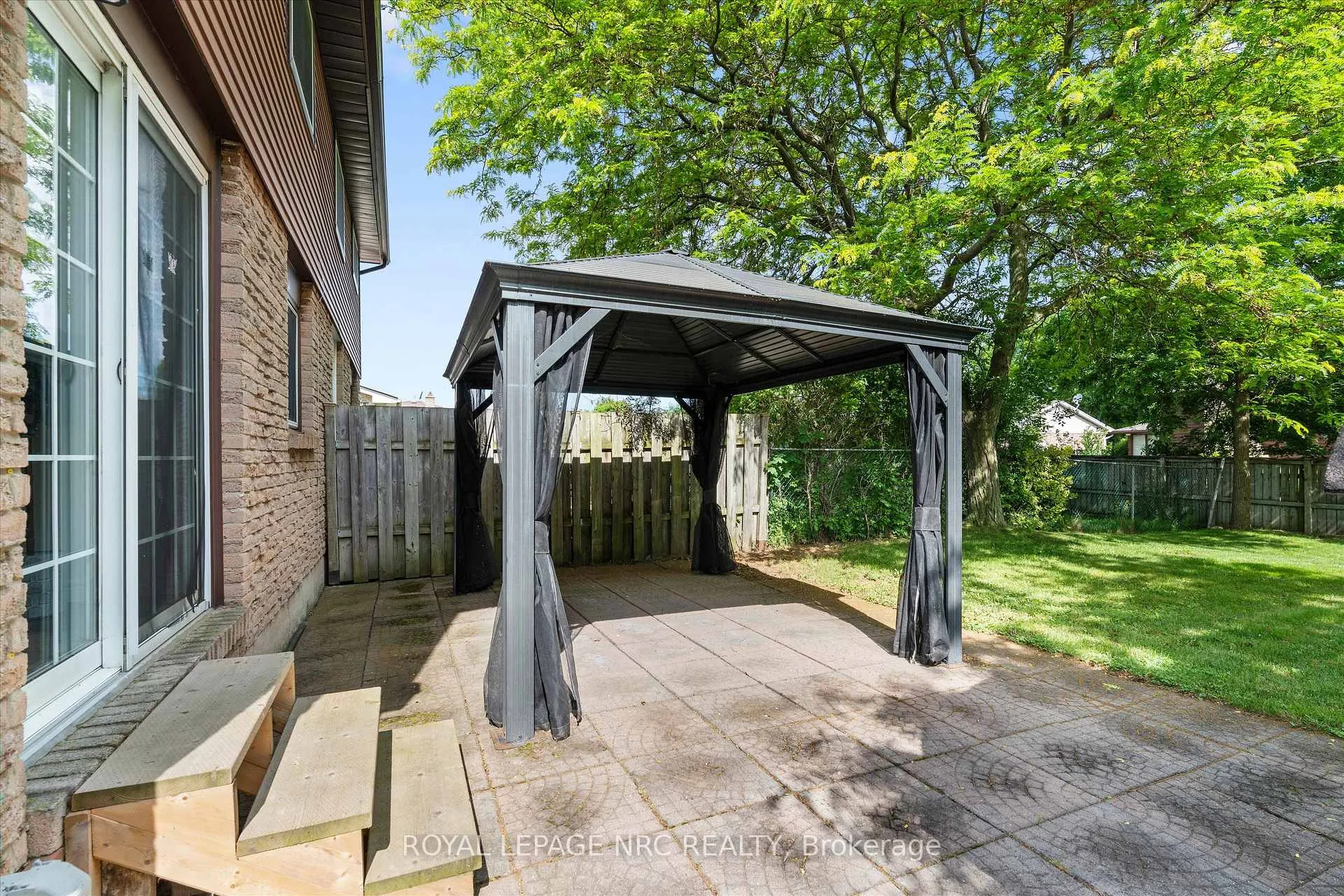 Photo 26 of 11 Dianne Drive, St. Catharines, Secord Woods — HOMEH