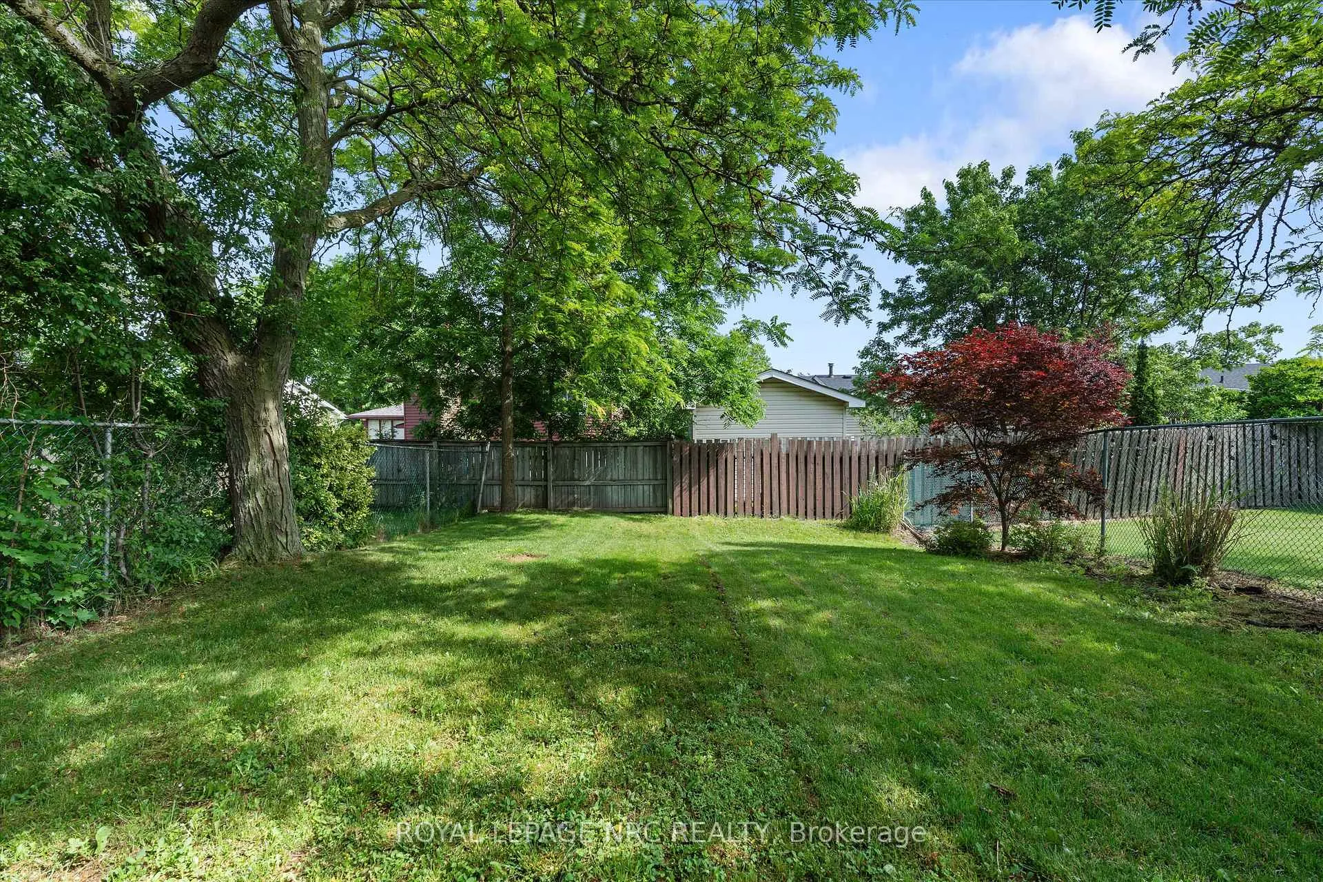 Photo 29 of 11 Dianne Drive, St. Catharines, Secord Woods — HOMEH