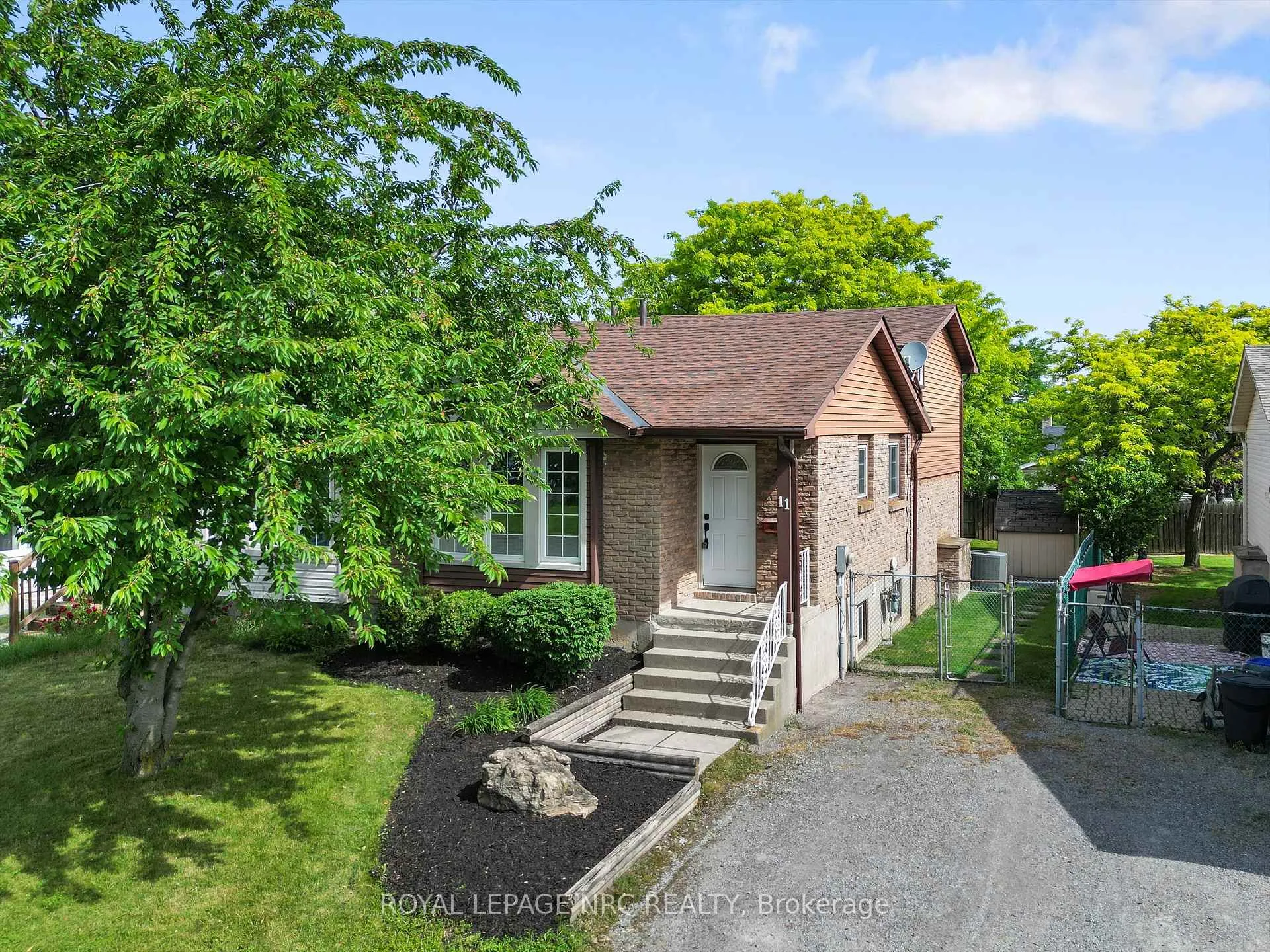 Photo 30 of 11 Dianne Drive, St. Catharines, Secord Woods — HOMEH