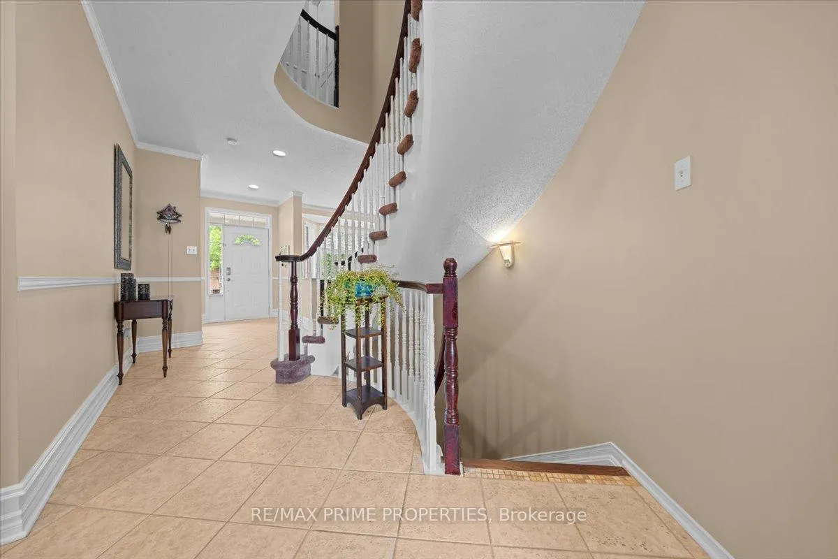 Photo 3 of 2114 Sandy Oaks Drive, Ottawa, Chapel Hill South - Orleans Village — HOMEH