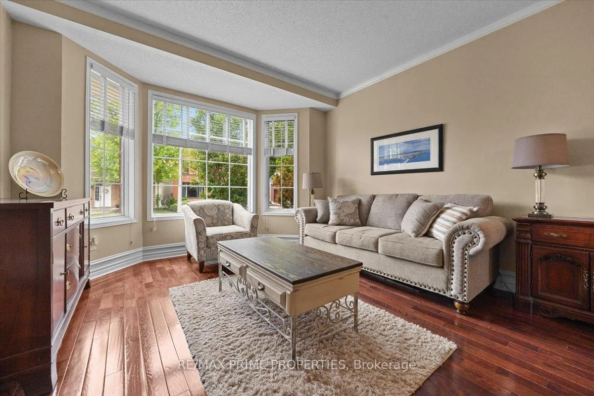 Photo 4 of 2114 Sandy Oaks Drive, Ottawa, Chapel Hill South - Orleans Village — HOMEH