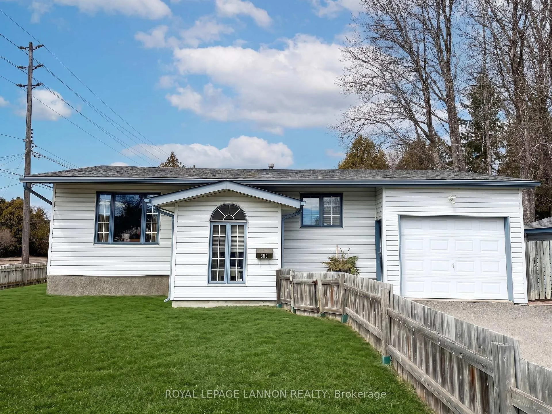 Photo 1 of 558 Van Norman, Thunder Bay, College Heights — HOMEH
