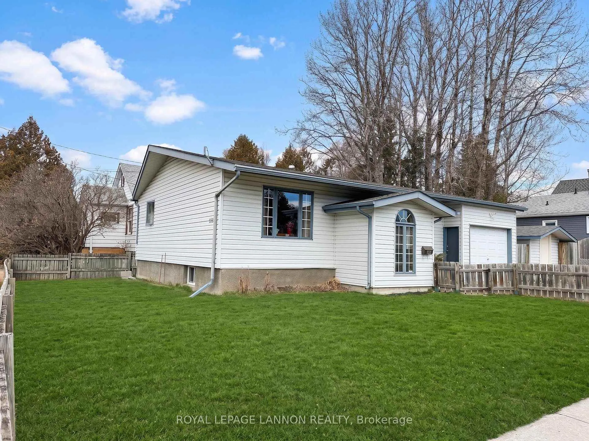 Photo 2 of 558 Van Norman, Thunder Bay, College Heights — HOMEH