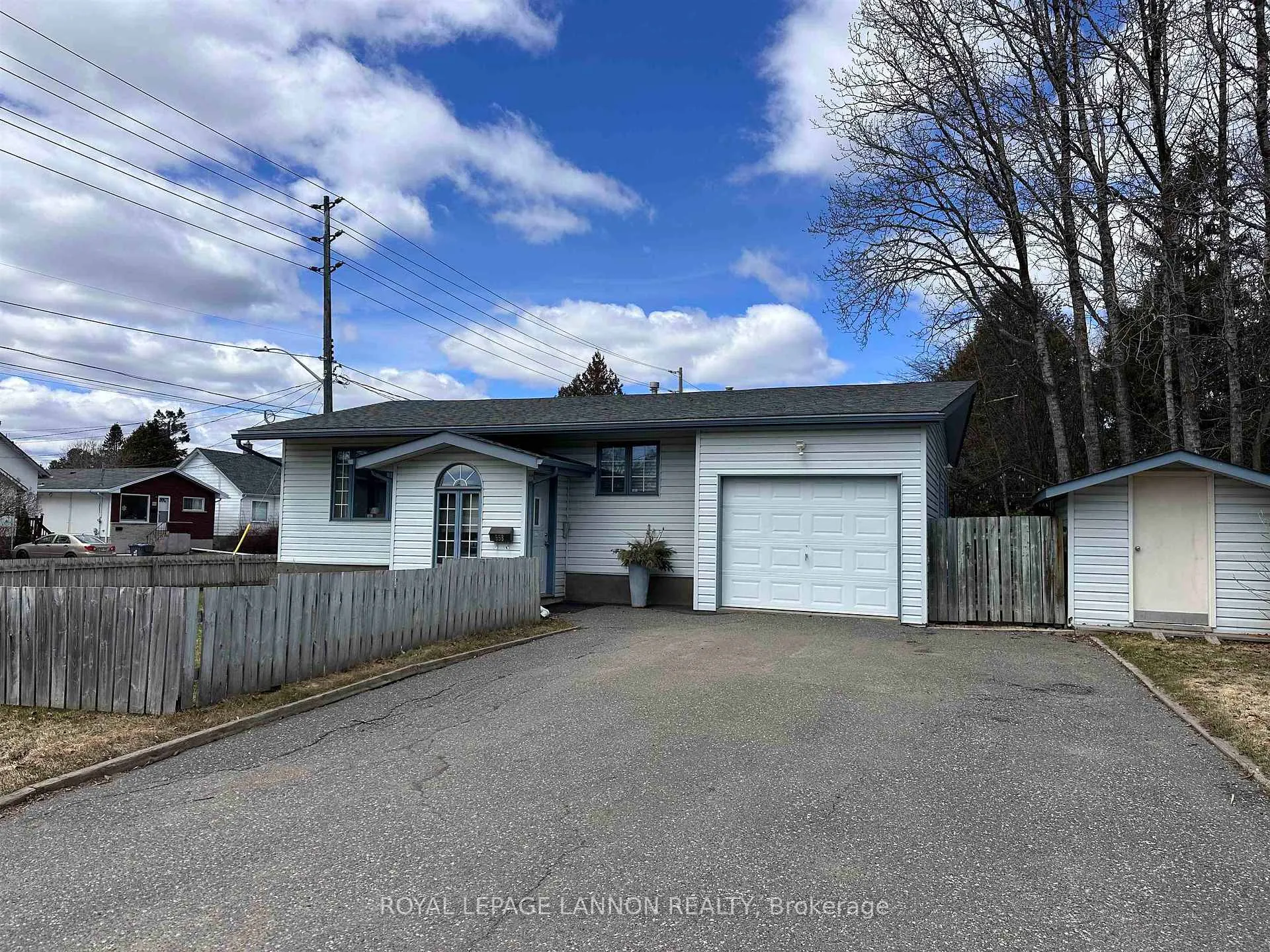 Photo 16 of 558 Van Norman, Thunder Bay, College Heights — HOMEH