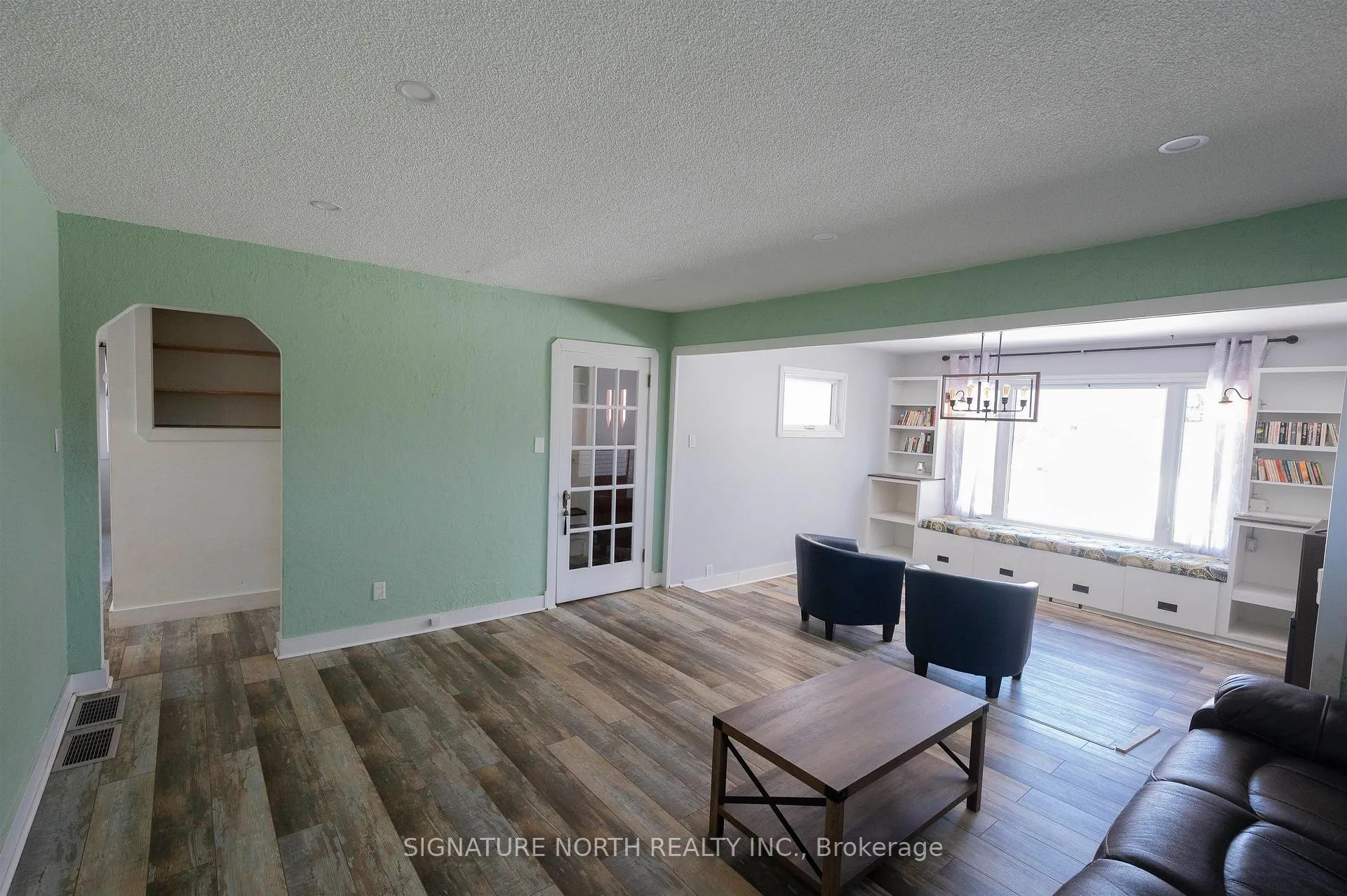 Photo 2 of 1744 Broadway Avenue, Thunder Bay, Rosslyn Road — HOMEH