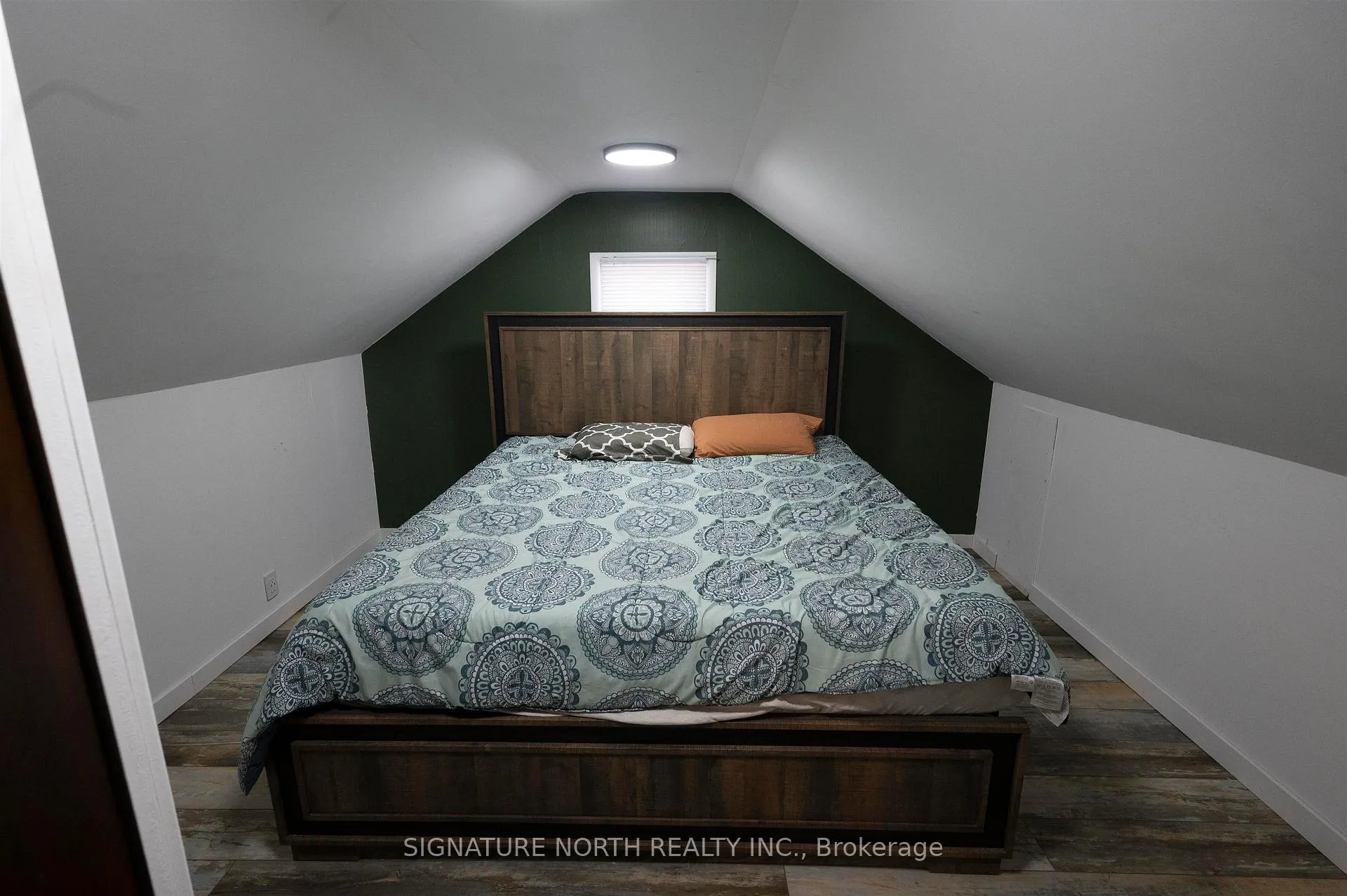Photo 17 of 1744 Broadway Avenue, Thunder Bay, Rosslyn Road — HOMEH