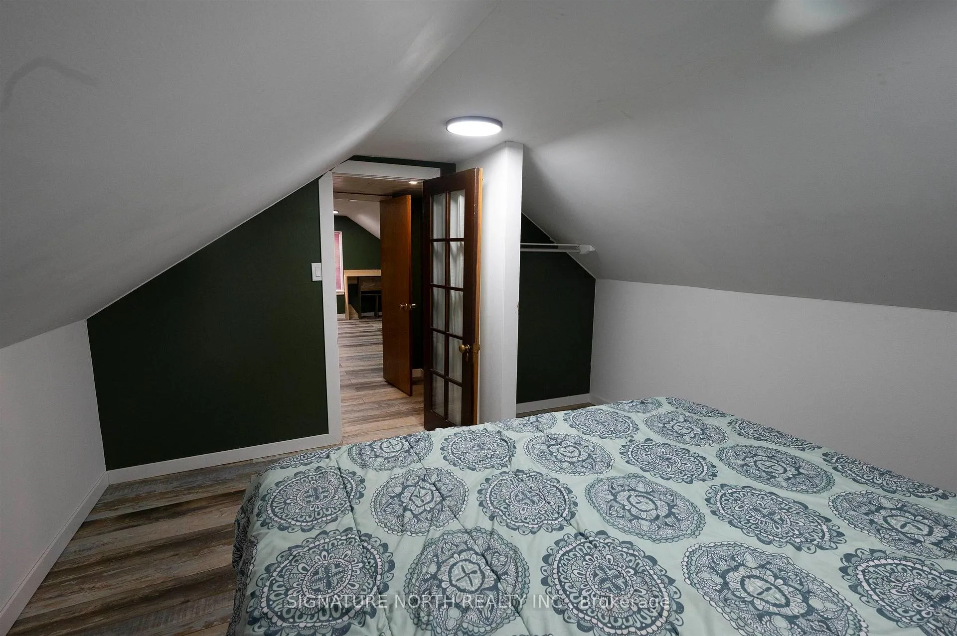 Photo 18 of 1744 Broadway Avenue, Thunder Bay, Rosslyn Road — HOMEH