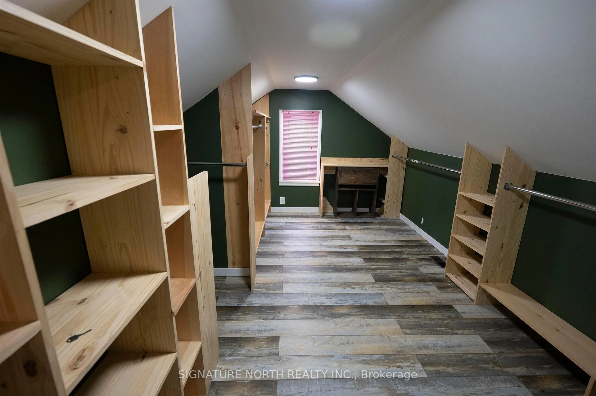 Photo 19 of 1744 Broadway Avenue, Thunder Bay, Rosslyn Road — HOMEH