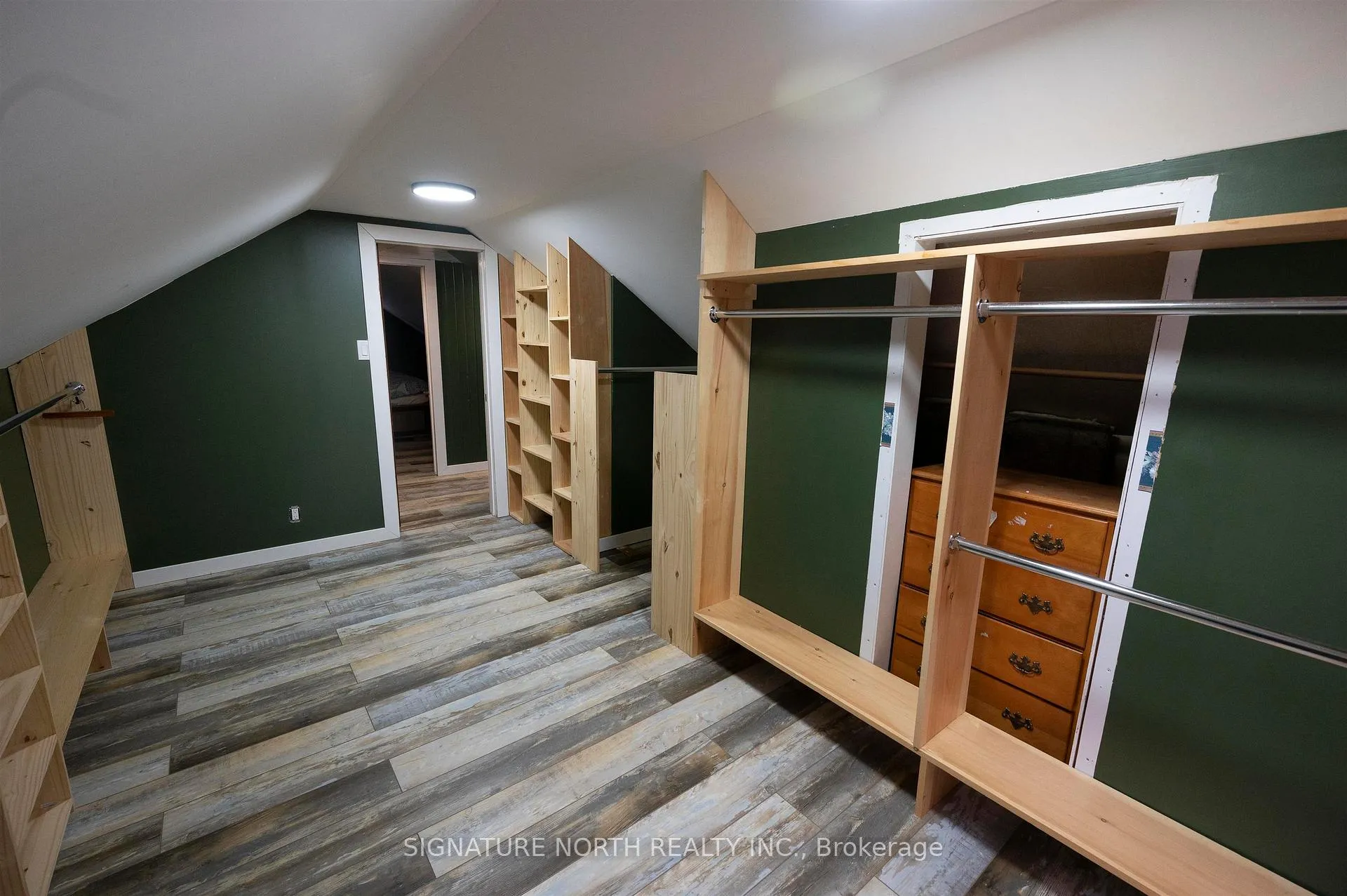 Photo 20 of 1744 Broadway Avenue, Thunder Bay, Rosslyn Road — HOMEH