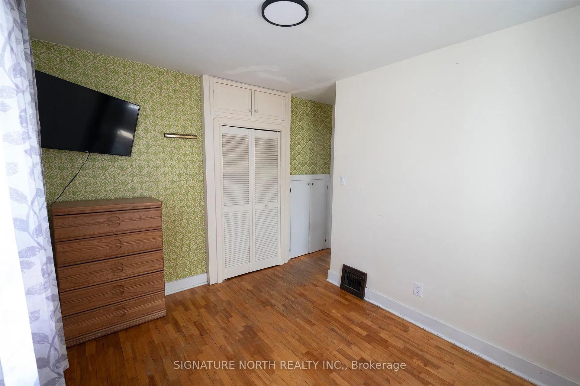 Photo 23 of 1744 Broadway Avenue, Thunder Bay, Rosslyn Road — HOMEH