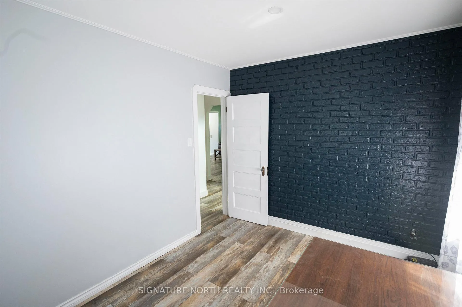 Photo 26 of 1744 Broadway Avenue, Thunder Bay, Rosslyn Road — HOMEH
