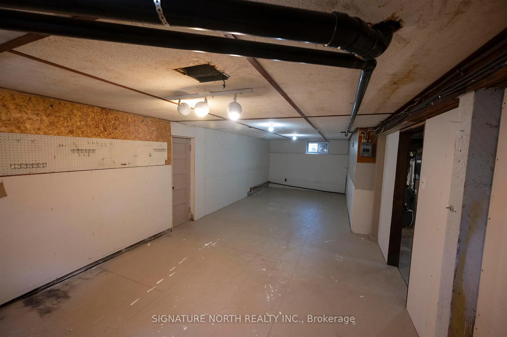 Photo 29 of 1744 Broadway Avenue, Thunder Bay, Rosslyn Road — HOMEH
