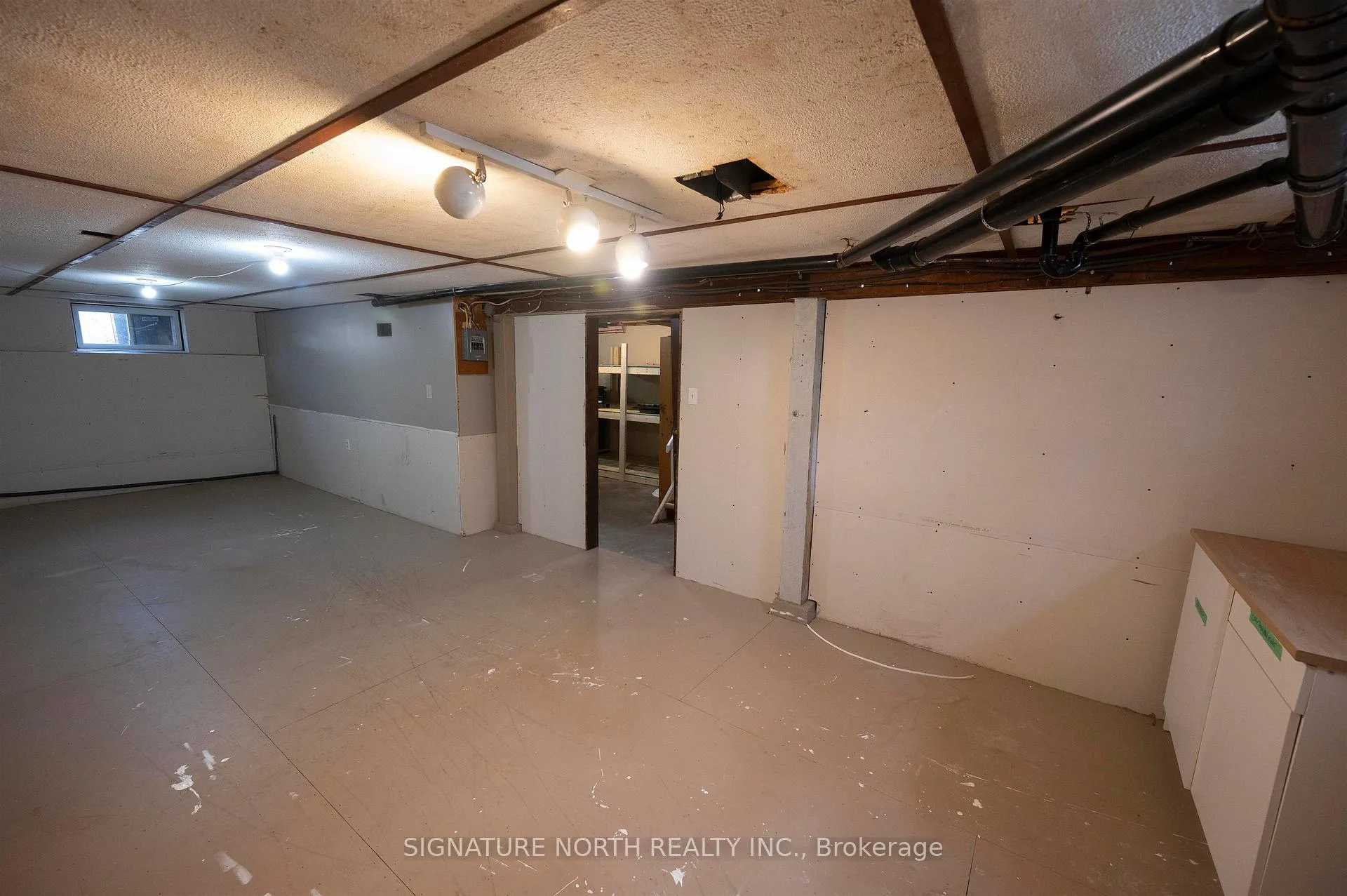 Photo 30 of 1744 Broadway Avenue, Thunder Bay, Rosslyn Road — HOMEH