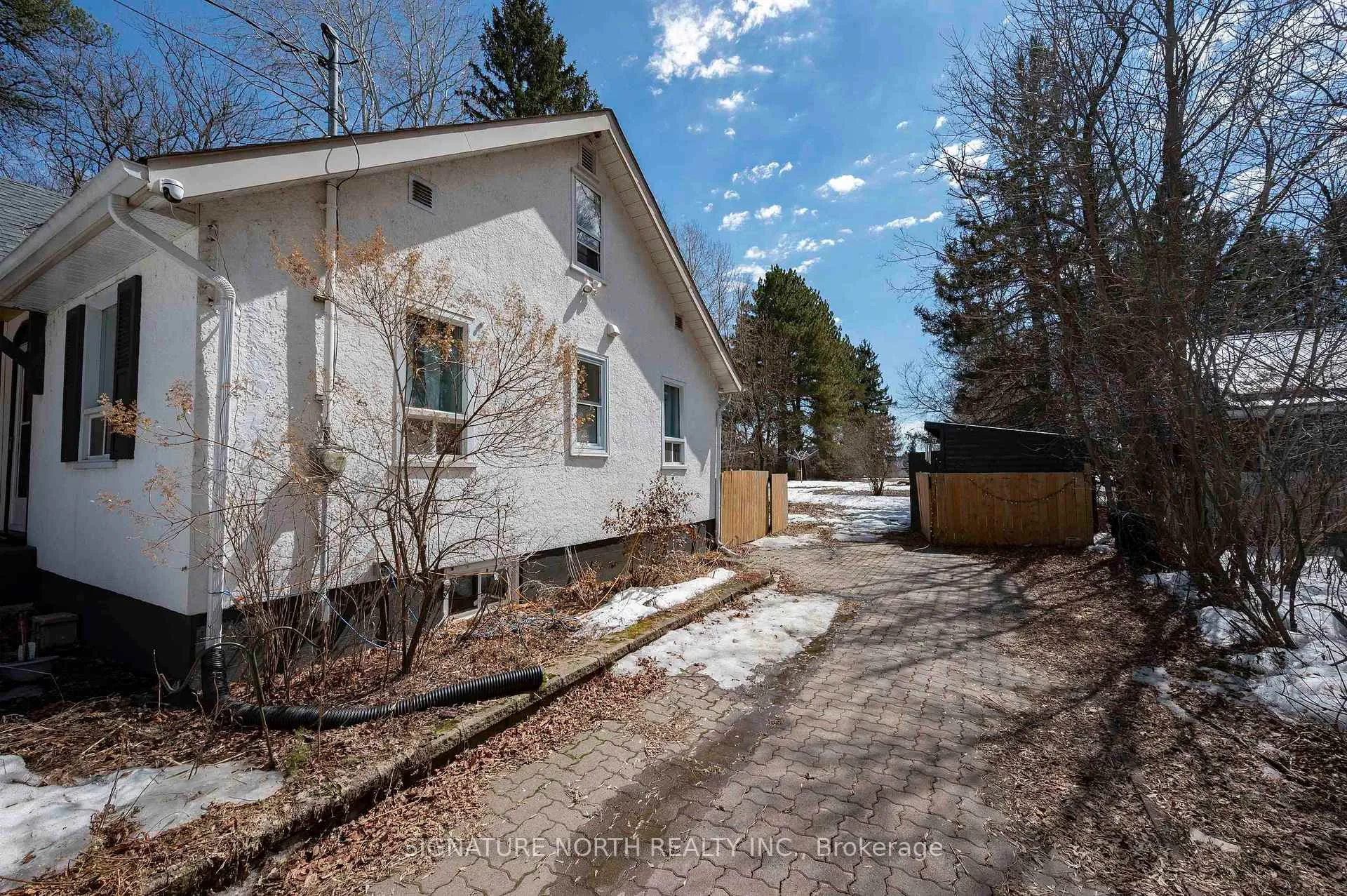 Photo 35 of 1744 Broadway Avenue, Thunder Bay, Rosslyn Road — HOMEH