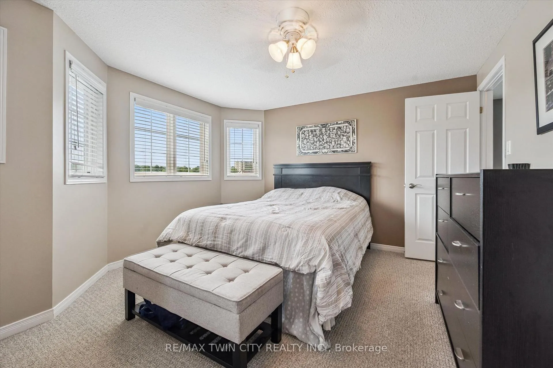 Photo 10 of 46 Joshua Street, Kitchener — HOMEH