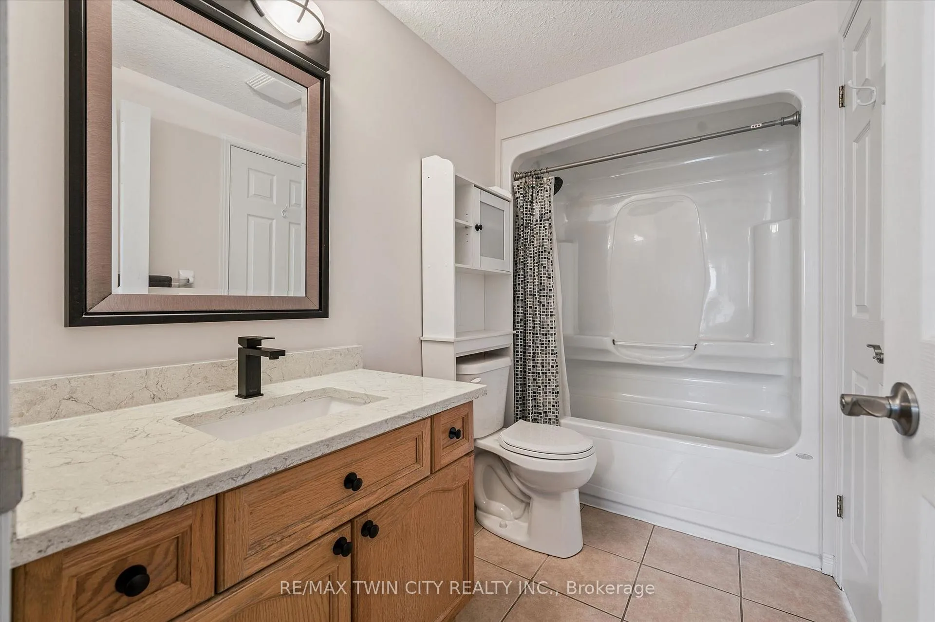 Photo 11 of 46 Joshua Street, Kitchener — HOMEH