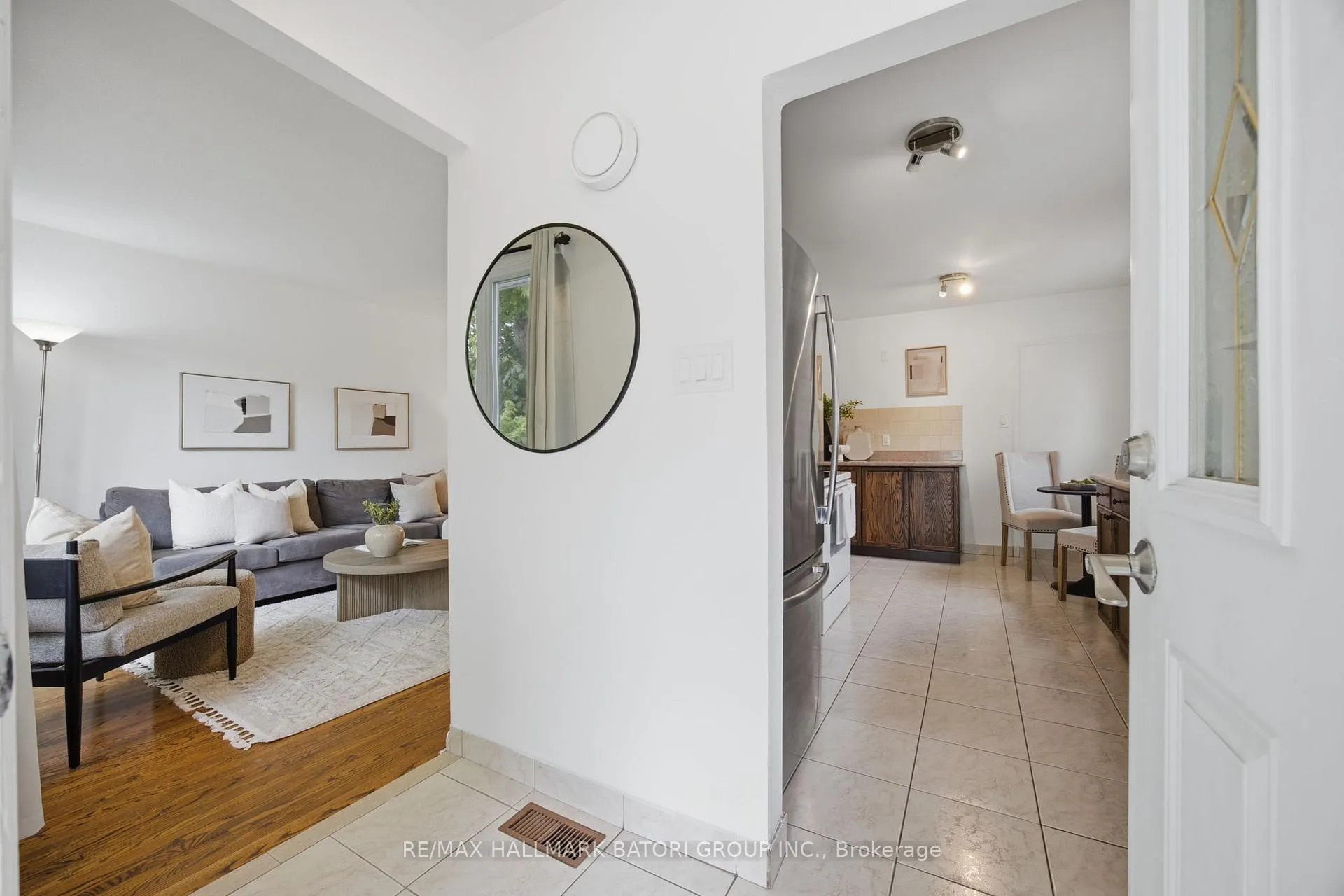 Photo 2 of 1500 Swanage Crescent, Mississauga, Clarkson — HOMEH