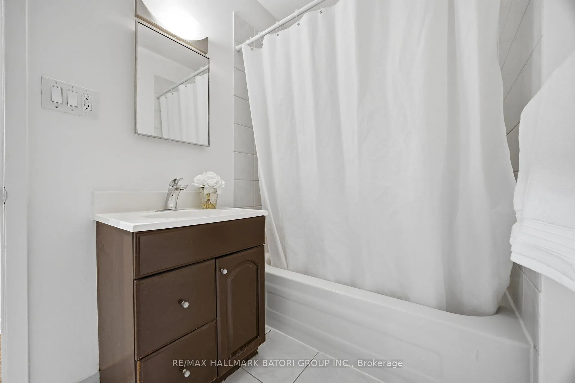 Photo 10 of 1500 Swanage Crescent, Mississauga, Clarkson — HOMEH