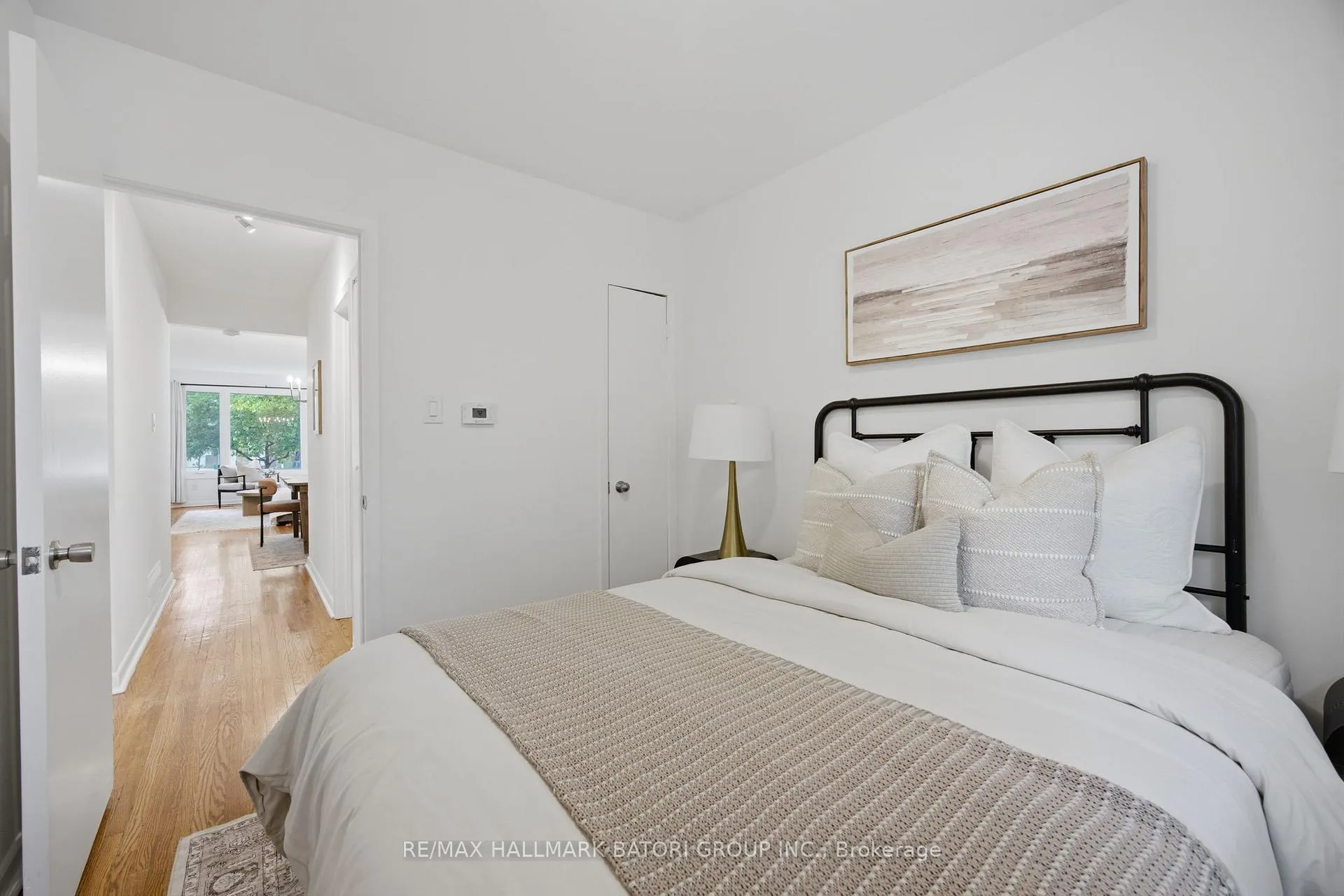 Photo 12 of 1500 Swanage Crescent, Mississauga, Clarkson — HOMEH
