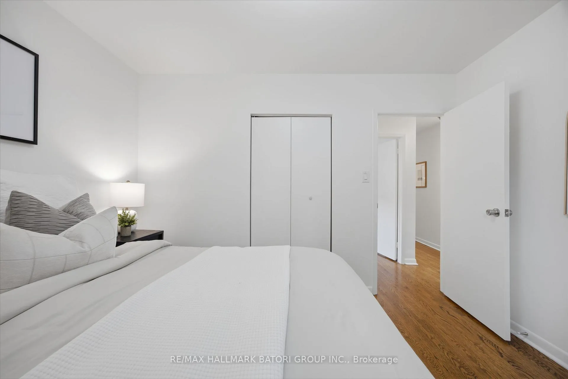Photo 14 of 1500 Swanage Crescent, Mississauga, Clarkson — HOMEH