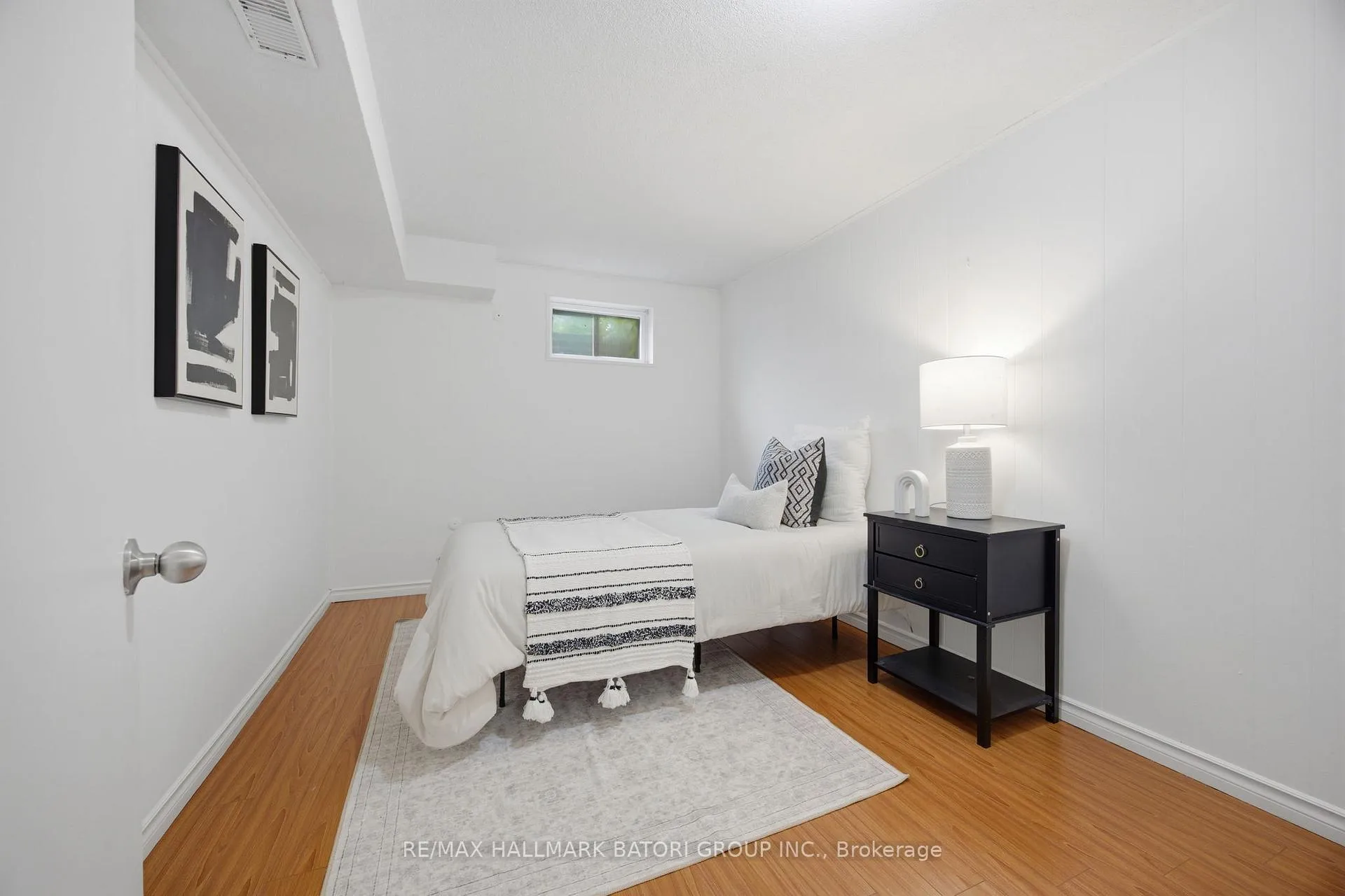 Photo 17 of 1500 Swanage Crescent, Mississauga, Clarkson — HOMEH