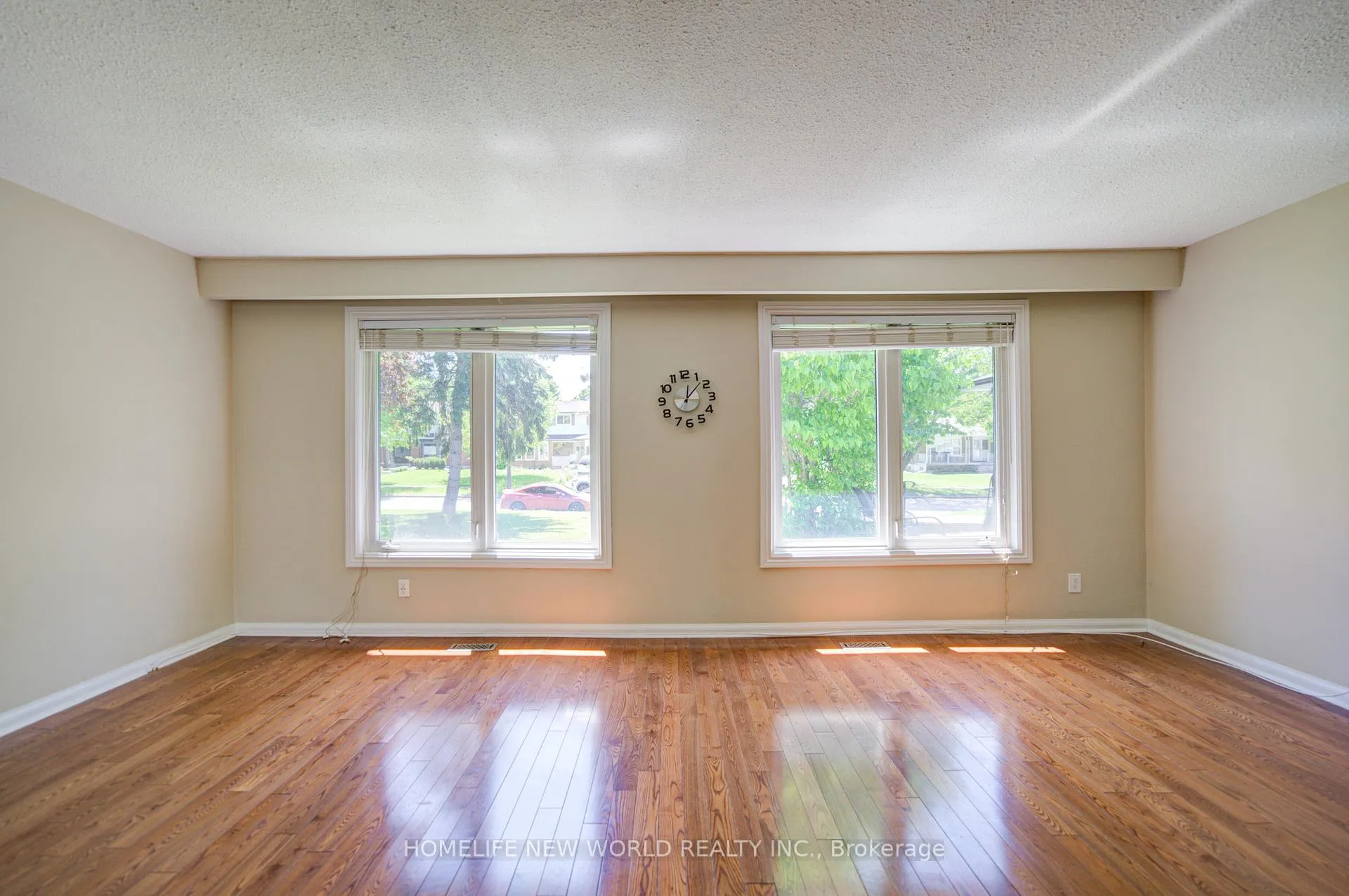 Photo 5 of 42 Hamilton Hall Drive, Markham, Markham Village — HOMEH