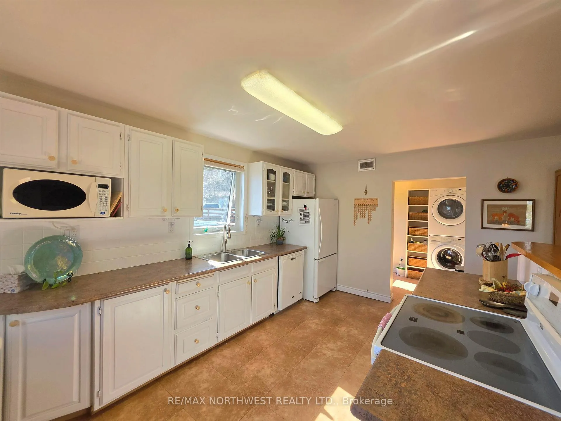 Photo 10 of 64 Smith Road, Kenora Remote Area, Lake of the Woods North — HOMEH