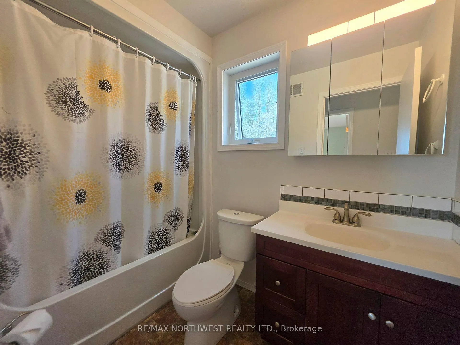 Photo 34 of 64 Smith Road, Kenora Remote Area, Lake of the Woods North — HOMEH