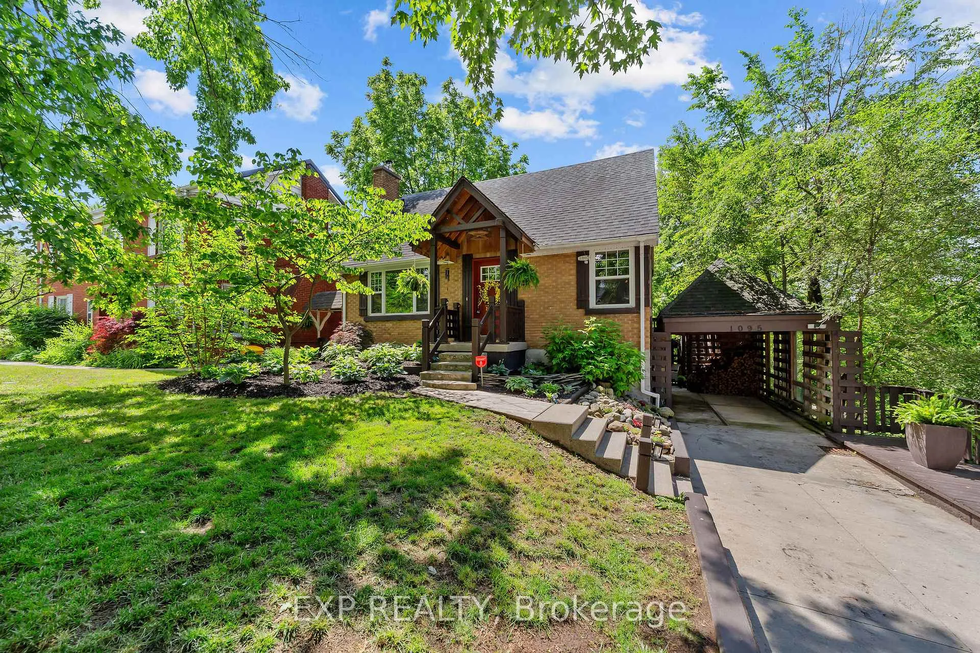 Front of 1095 Hamilton Road