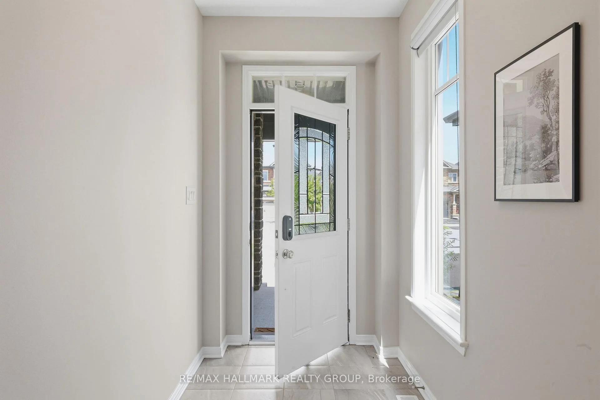 Photo 2 of 558 Rouncey Road, Ottawa, Kanata - Emerald Meadows/Trailwest — HOMEH