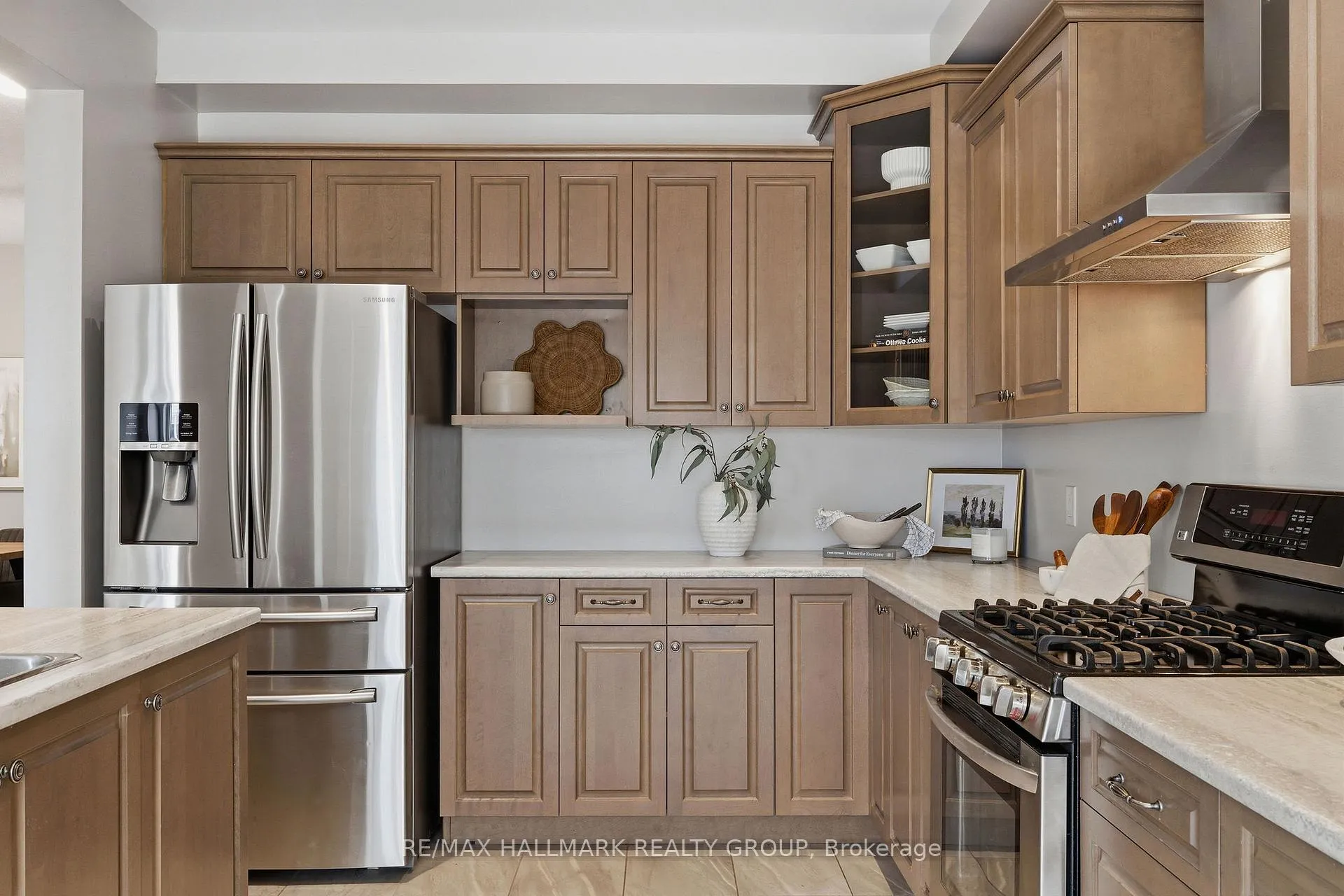 Photo 11 of 558 Rouncey Road, Ottawa, Kanata - Emerald Meadows/Trailwest — HOMEH