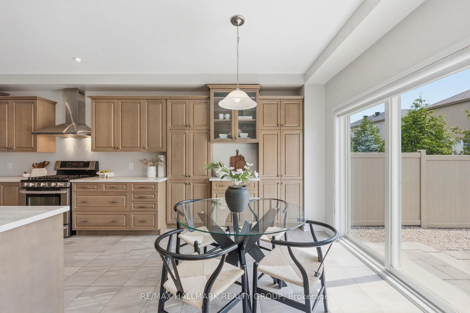 Photo 14 of 558 Rouncey Road, Ottawa, Kanata - Emerald Meadows/Trailwest — HOMEH