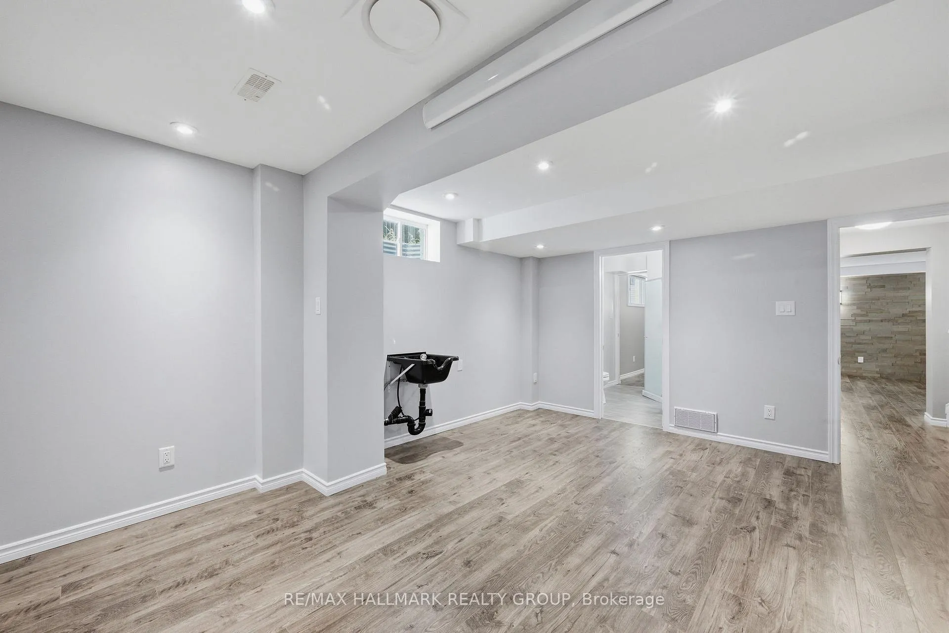 Photo 36 of 558 Rouncey Road, Ottawa, Kanata - Emerald Meadows/Trailwest — HOMEH