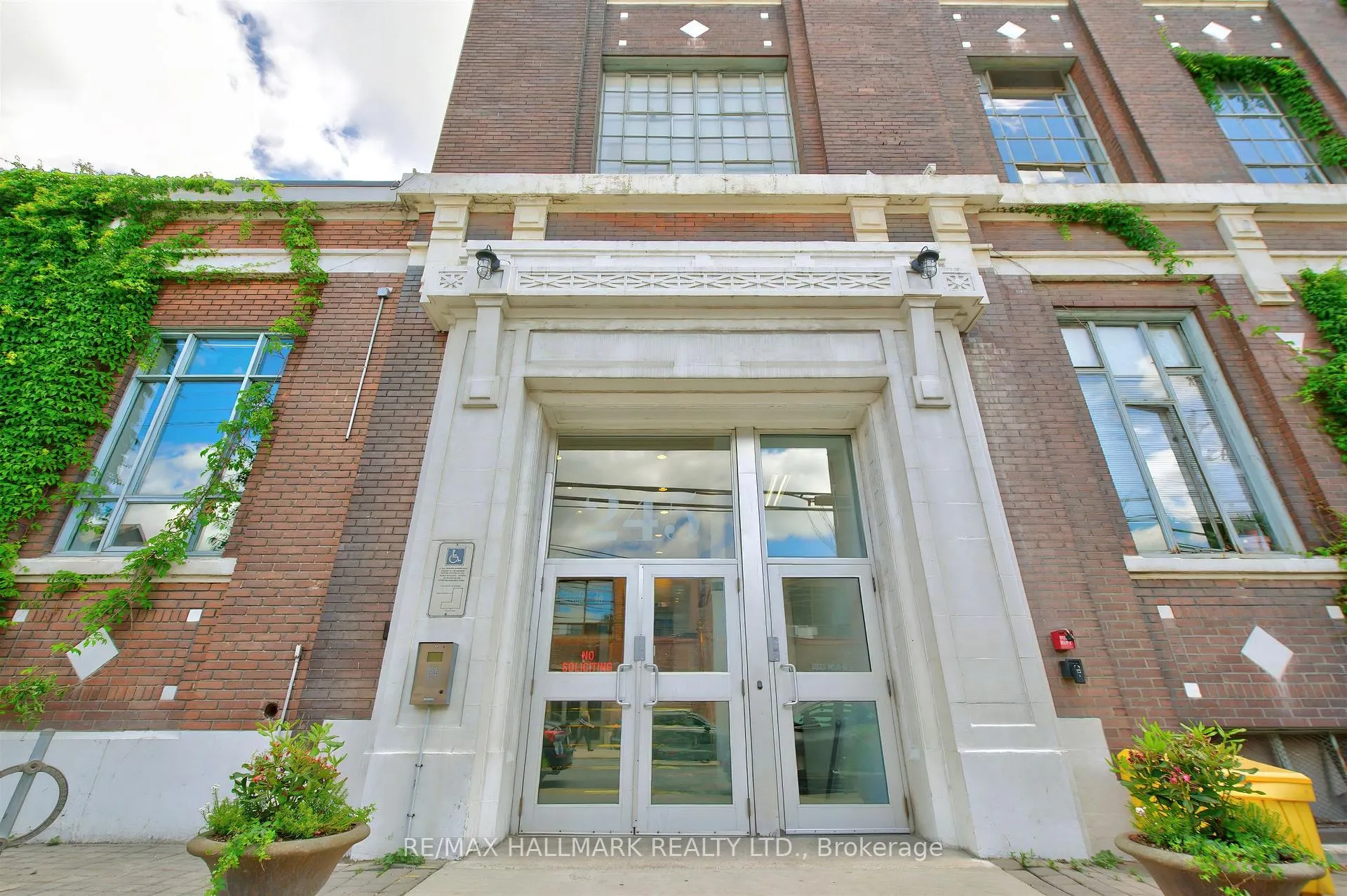Photo 3 of Unit 404A, 245 Carlaw Avenue, Toronto, South Riverdale — HOMEH